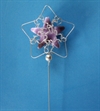 Et stk. Dekorations stjerne Lilla med sølv. Ø Ca. 6 cm. Metal og plast stjerne.